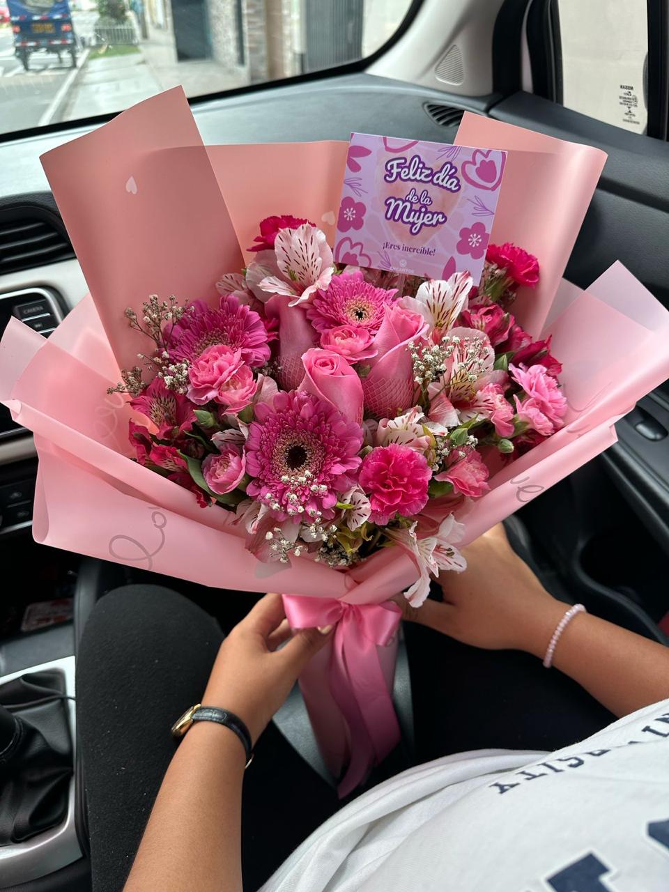 Ramo Gerberas y Alegría